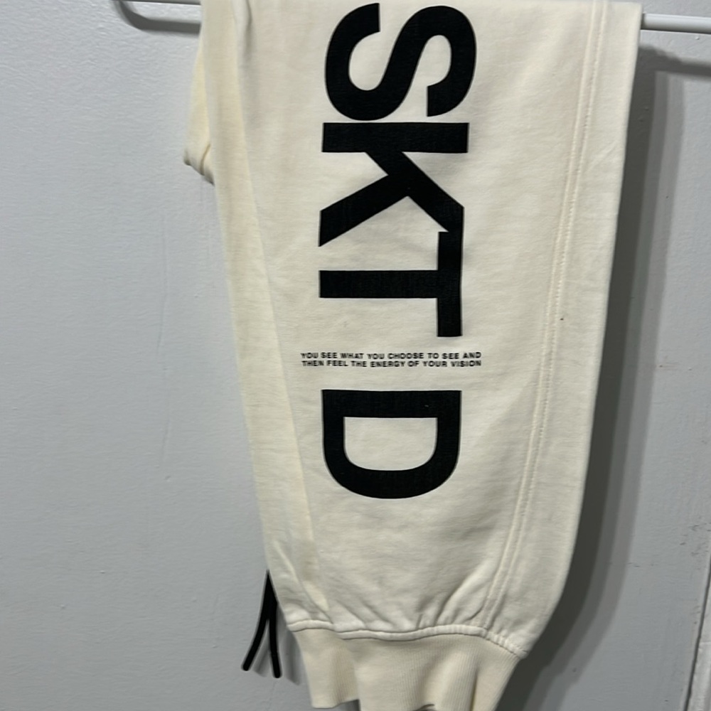 Cream Sweatshirt and Joggers Set with Black Text Zara boys 9 yo - Picture 6 of 6